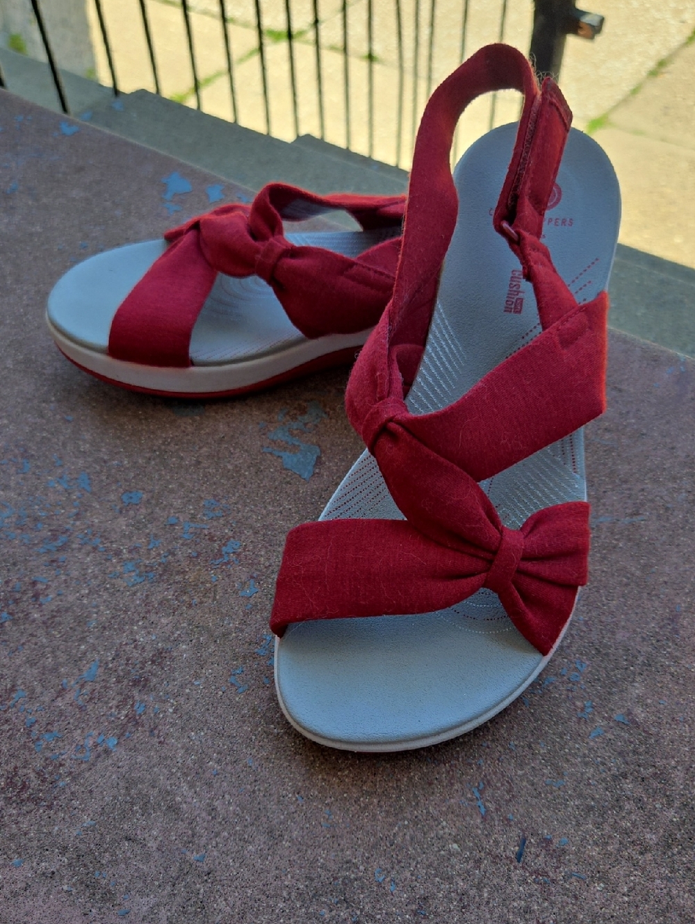 Clarks Cloudsteppers Red Knot-Detail Slingback Sandals